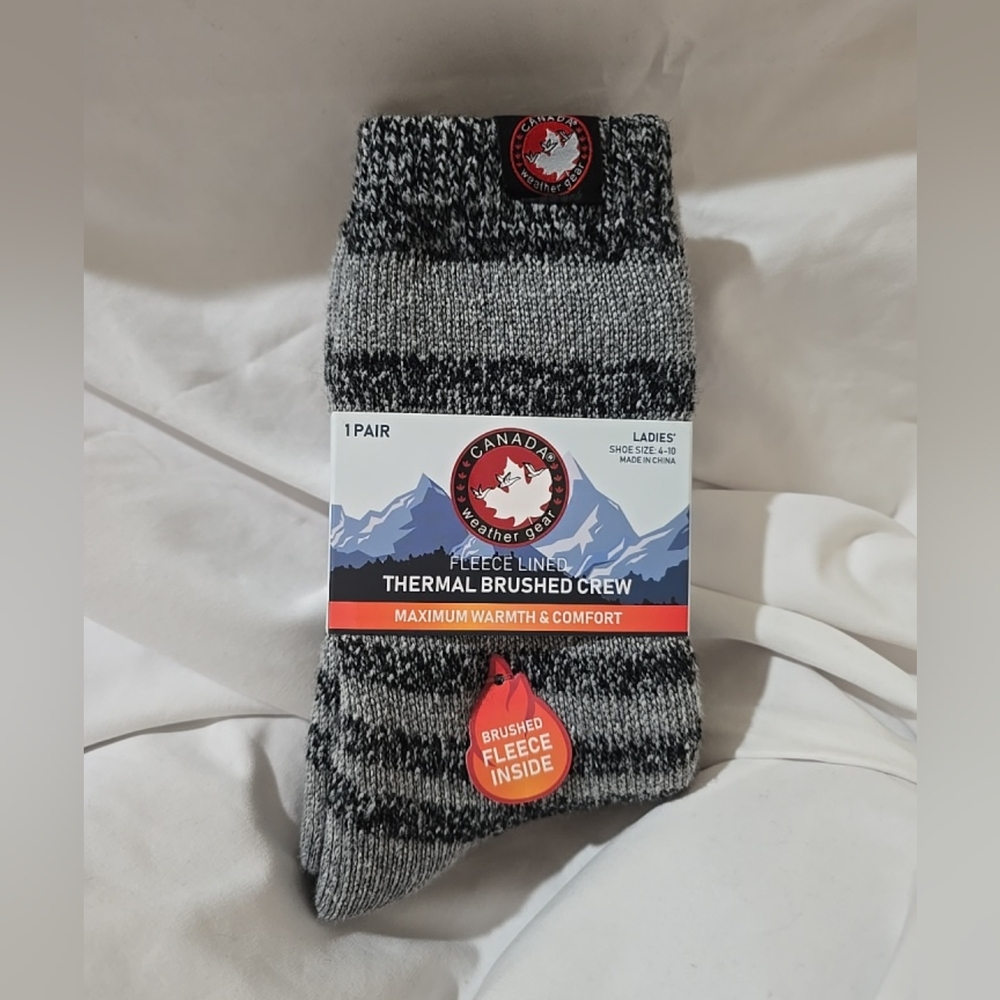 NWT Canada Weather Gear Women's Socks Fleece Lined Thermal Brushed Crew Gray OS